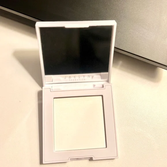 Jaclyn Cosmetics - Picture 5 of 5